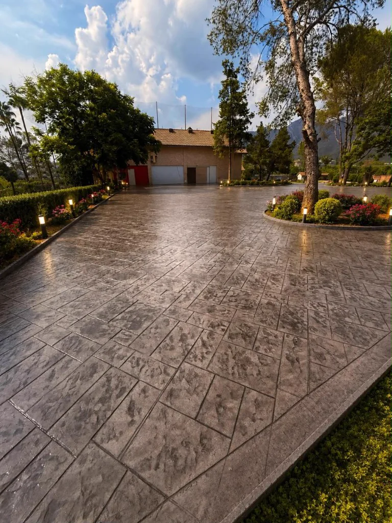 Patio residencial de concreto estampado BOOTIK